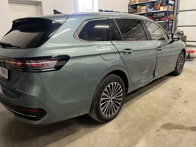 Uste vahetus , osaliselt karp ja kogu külje värv