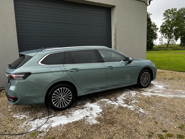 Uste vahetus , osaliselt karp ja kogu külje värv